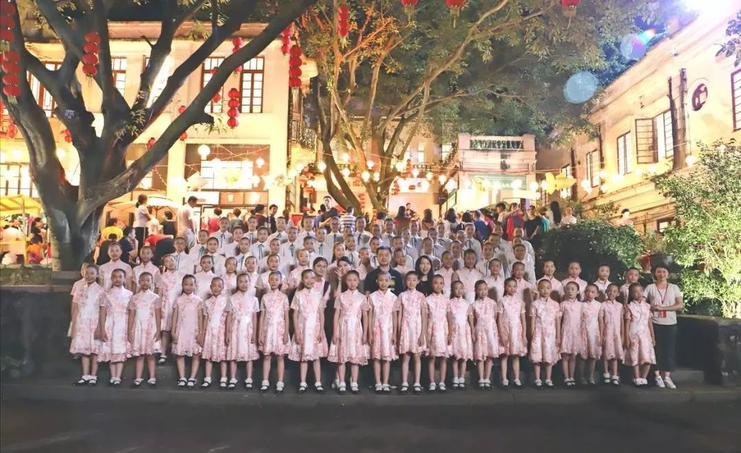 南海桂江小学合唱团亮相央视中秋晚会,天籁之音太动听!