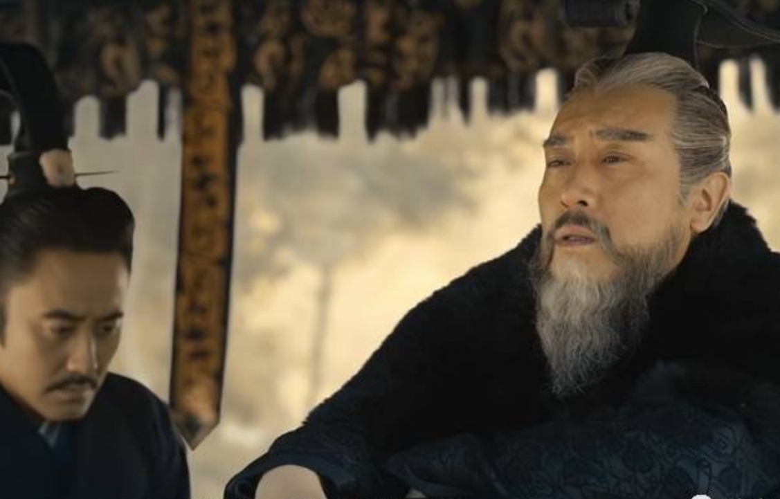 司马懿有鹰视狼顾之相,为何曹操临死前杀了杨修而没有