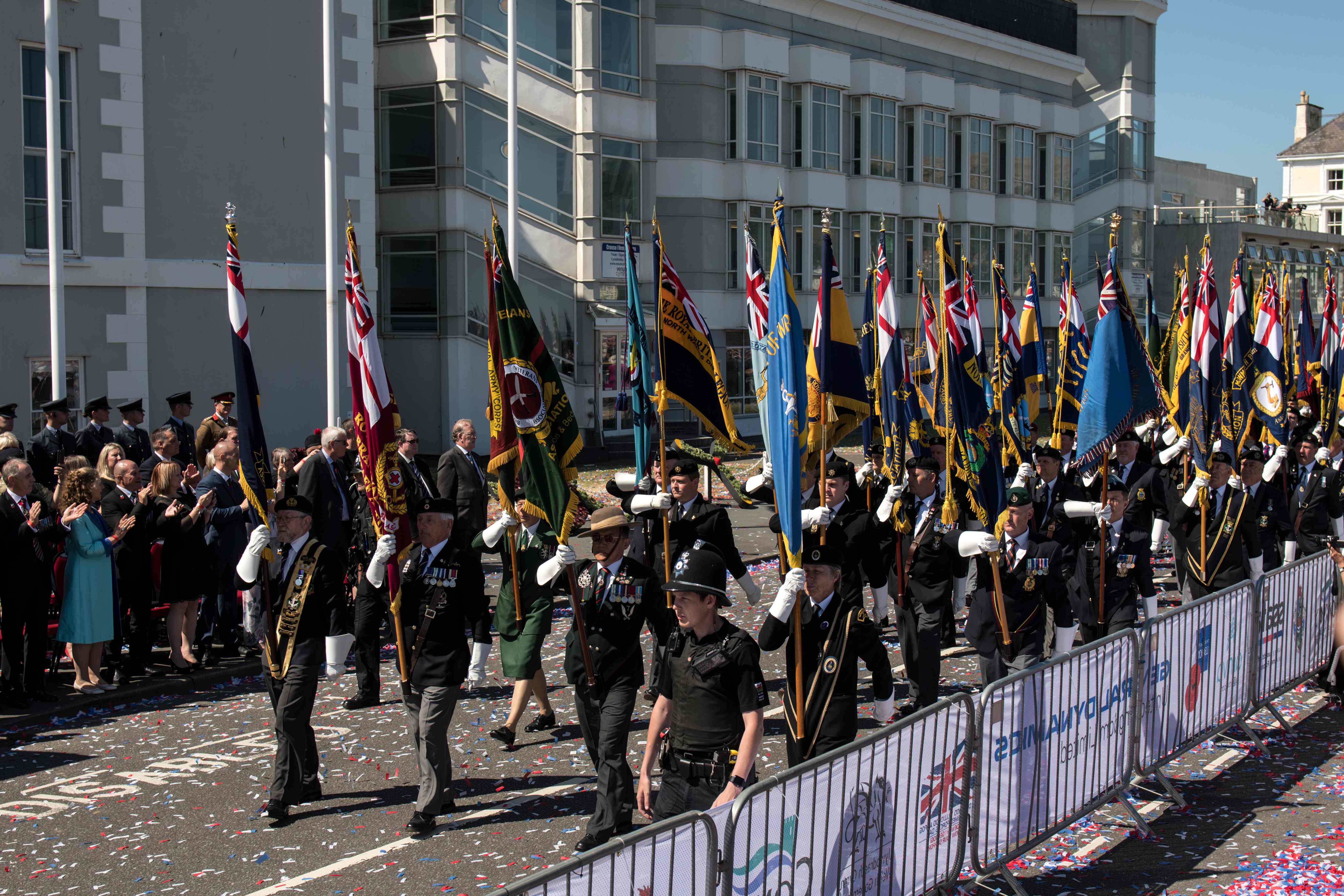 英国举行"武装部队日"庆祝活动(19)