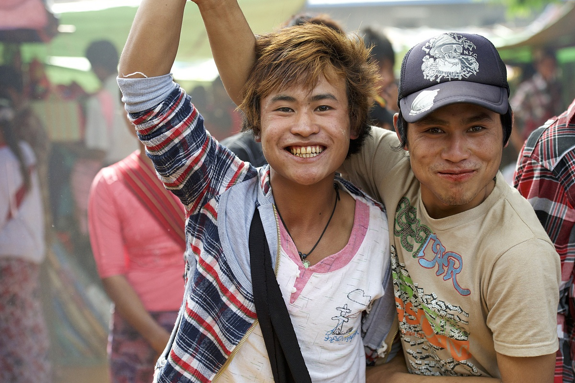 这个女魔头是福建安溪人,长得漂亮无比.