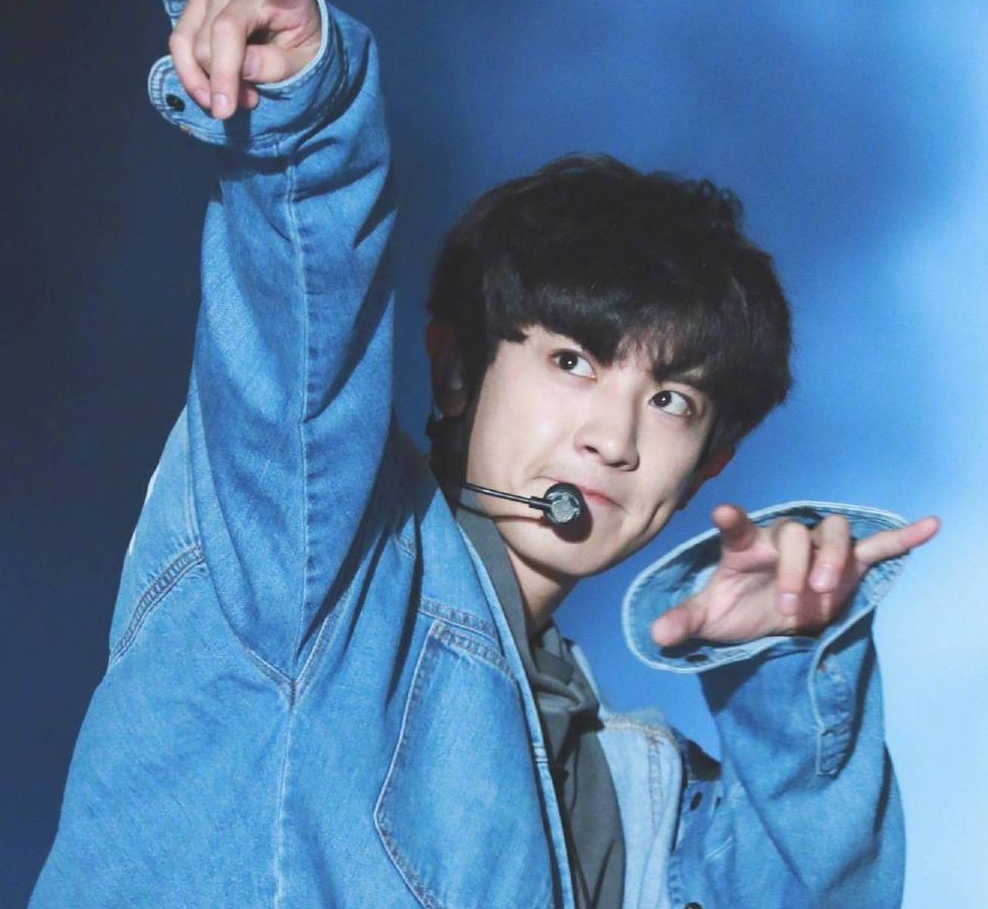 exo朴灿烈:五官完美的男友型爱豆,非常值得喜欢