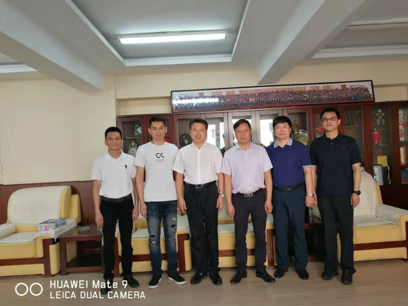 郑楚成一行拜访哈市工商联 强交流促发展