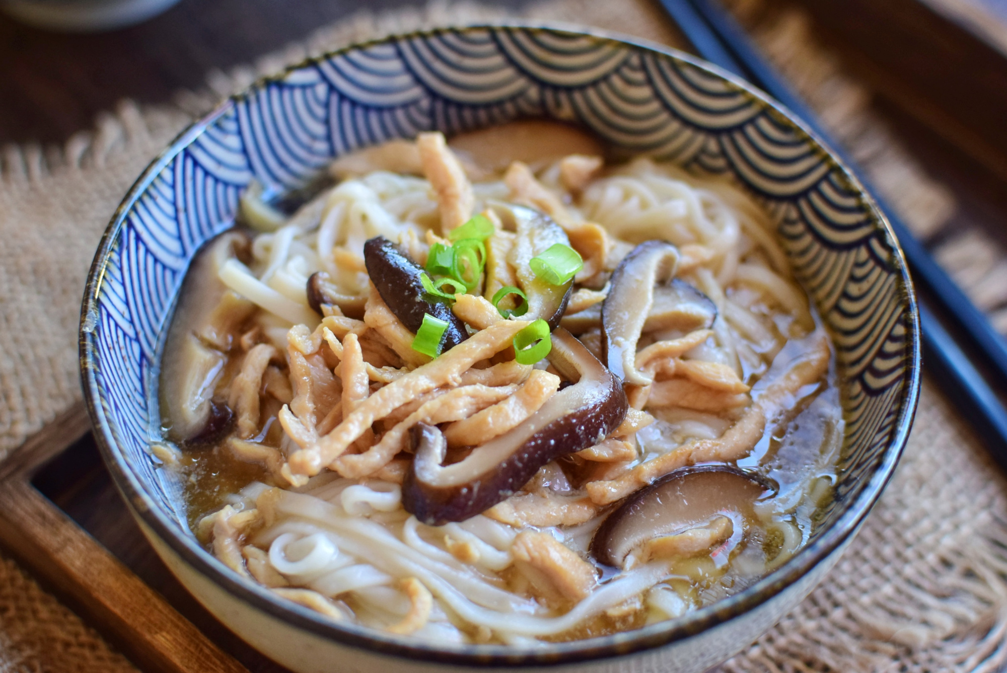 孩子上学很辛苦,早餐不可忽视,15分钟搞定的鸡丝面,营养又滋补