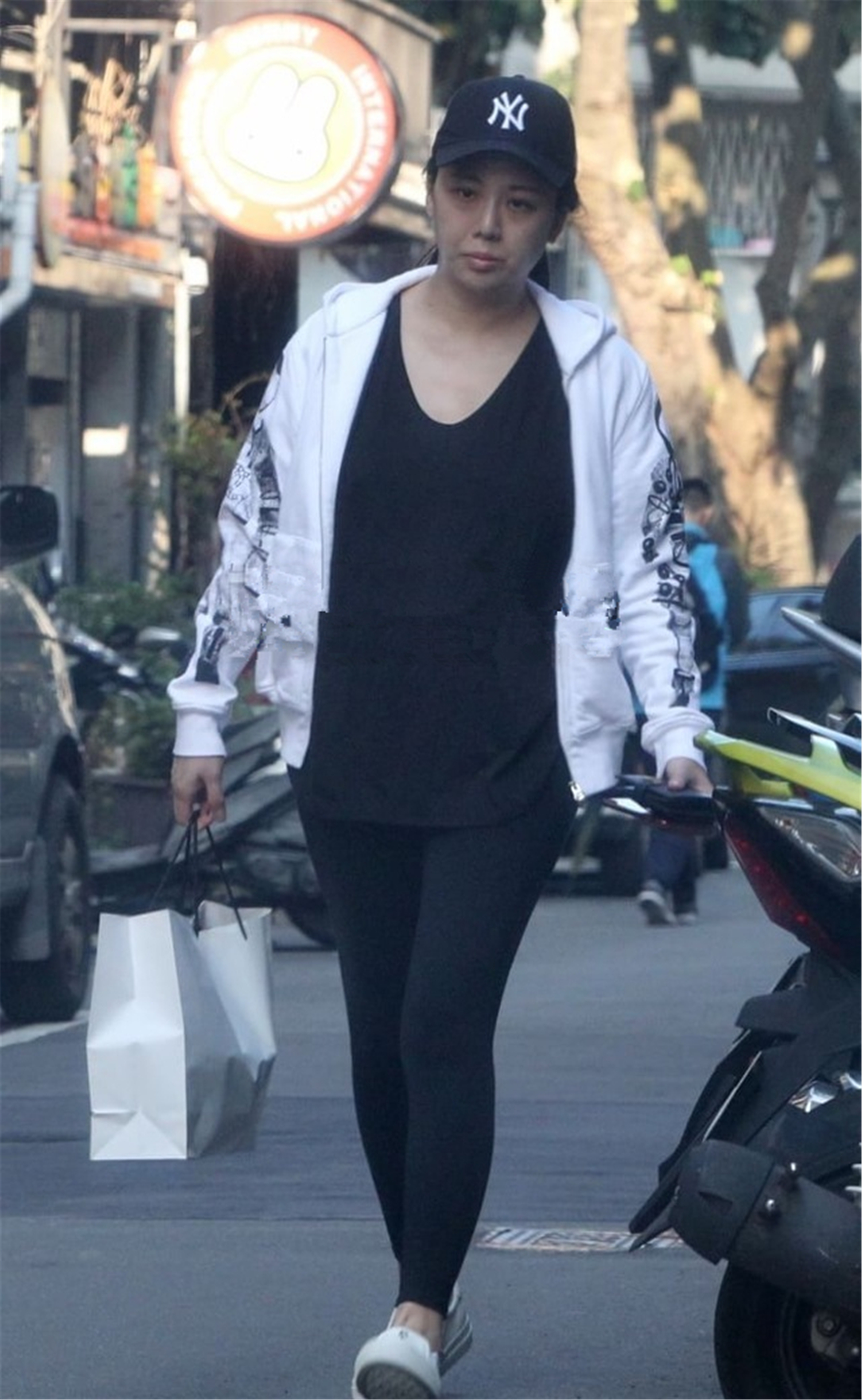 陶喆老婆江佩蓉产后首次露面,黑眼圈很重,经纪人:带孩子很辛苦