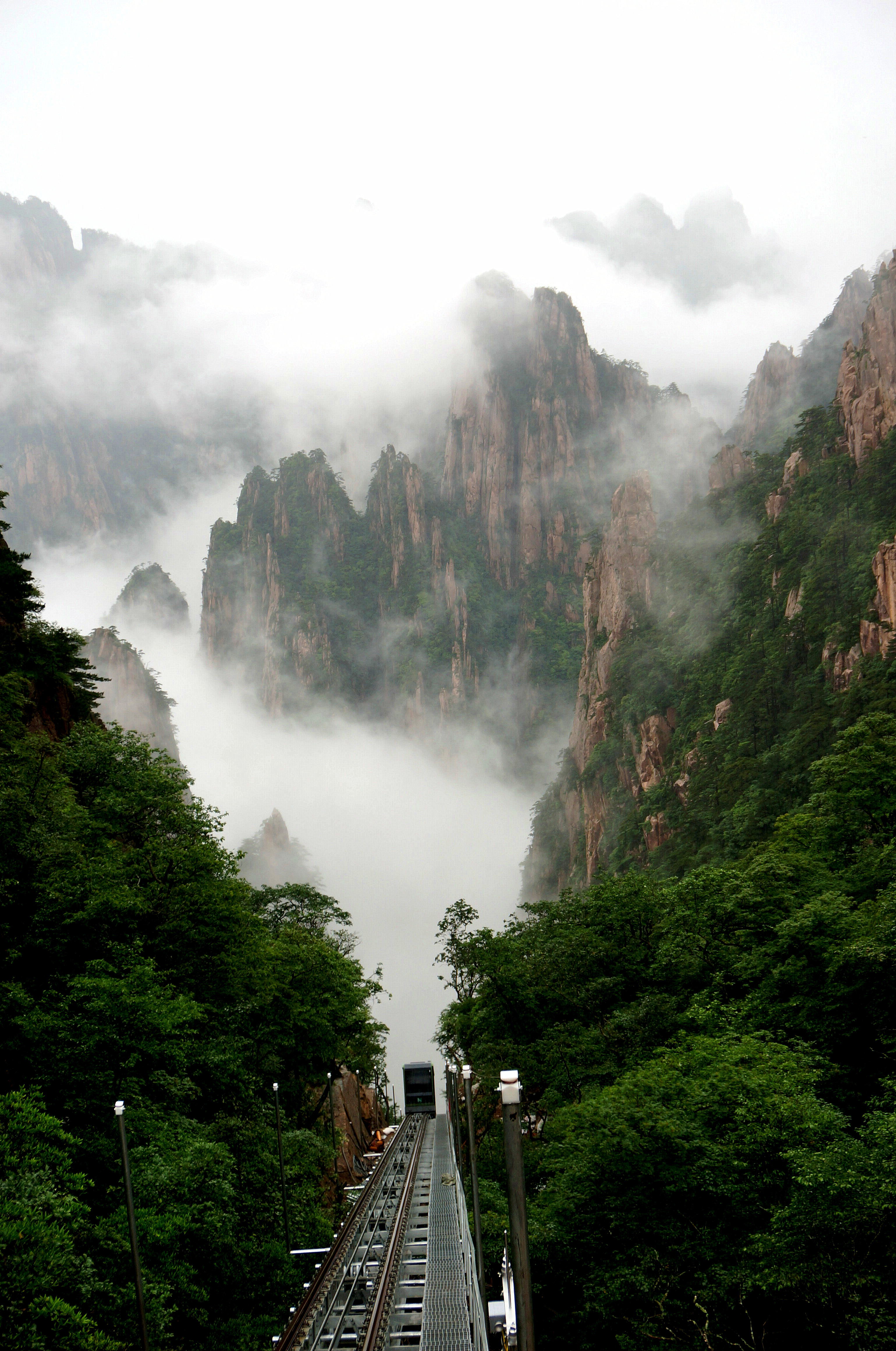 最新!黄山莲花峰重新开放,天都峰封闭轮休