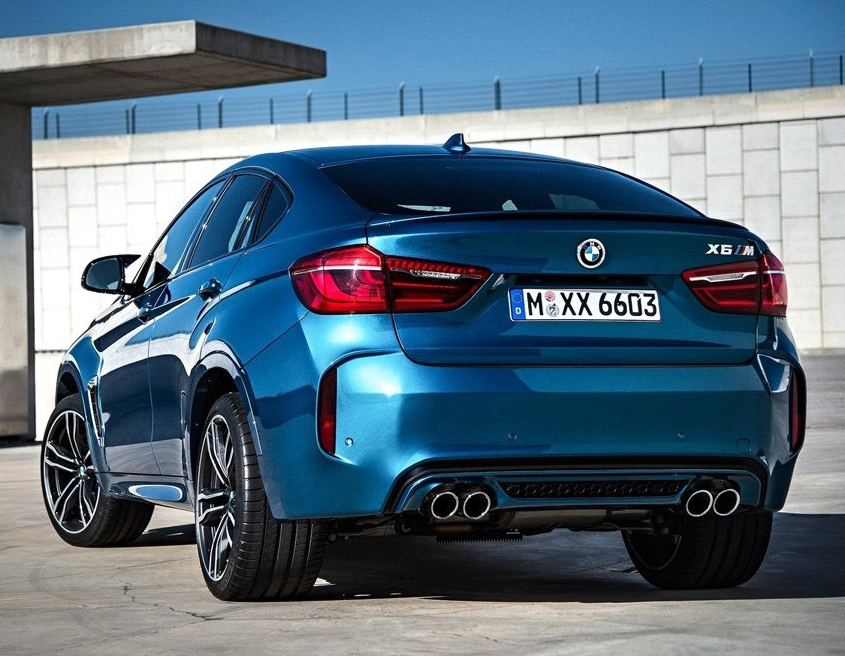 宝马x6:外形设计漂亮,操控性也应该不错