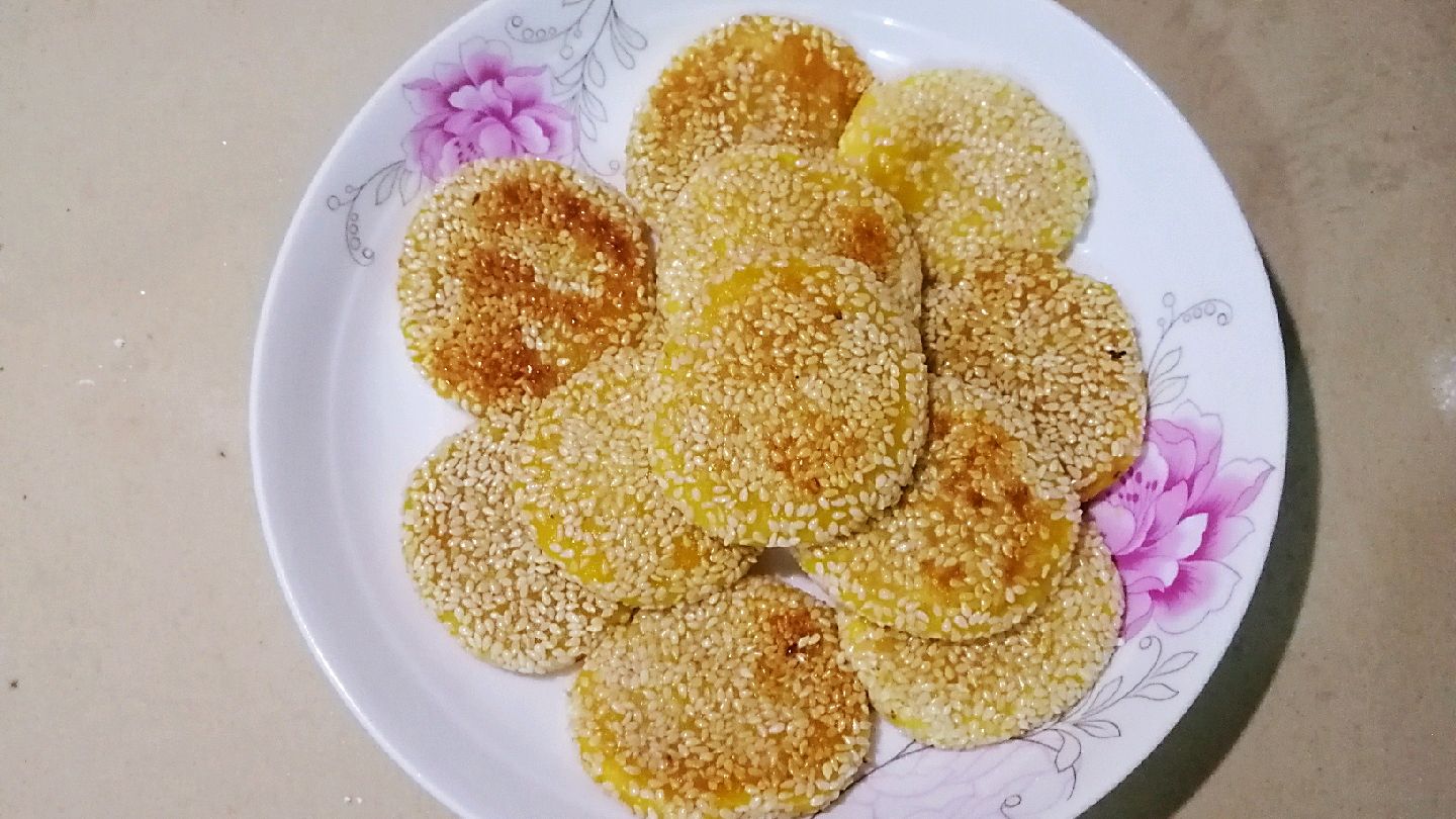 芝麻南瓜饼,最简单美味的做法,老少咸宜,一口气可以吃10个
