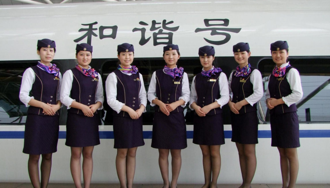 高铁动车上的女乘务员,为何很少能够做得长久?离职原因很现实