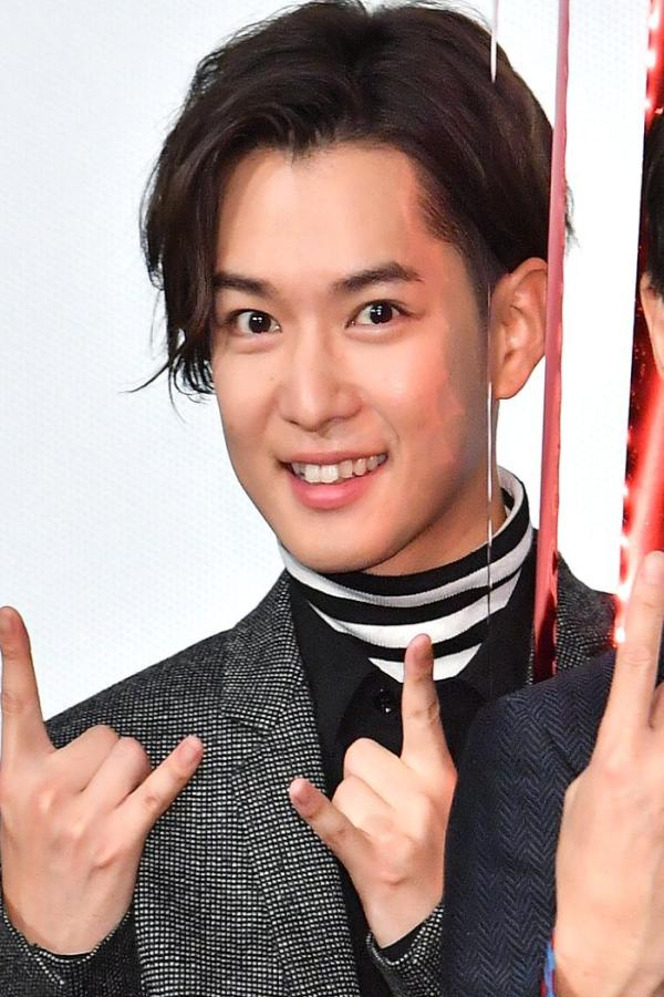 组图:千叶雄大出席电影见面会 称自己不演戏时完全没有魅力