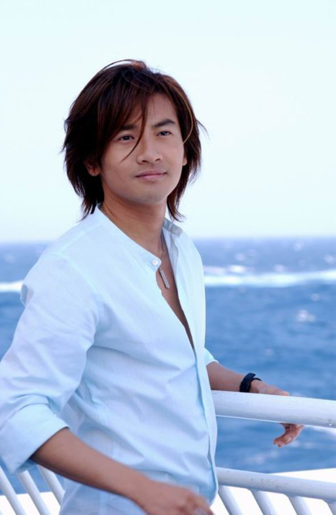 他叱咤娱乐圈二十余载,粉丝跨度横扫六个年代,老少皆爱!