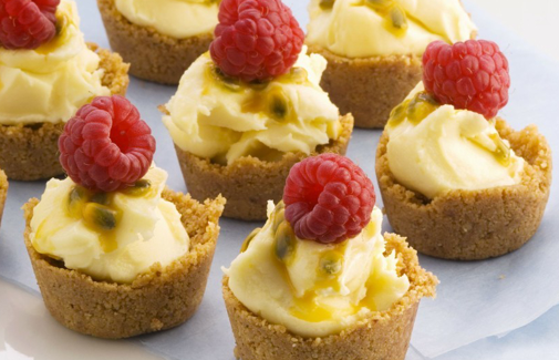 一组美食的图片:带你走进糖果色的世界.一个一个甜甜圈代表美丽的梦.