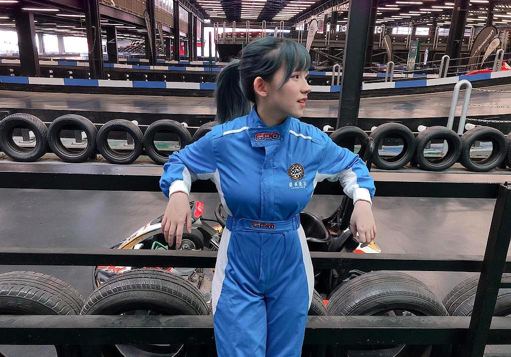 秋名山车神在哪里?女司机在等你