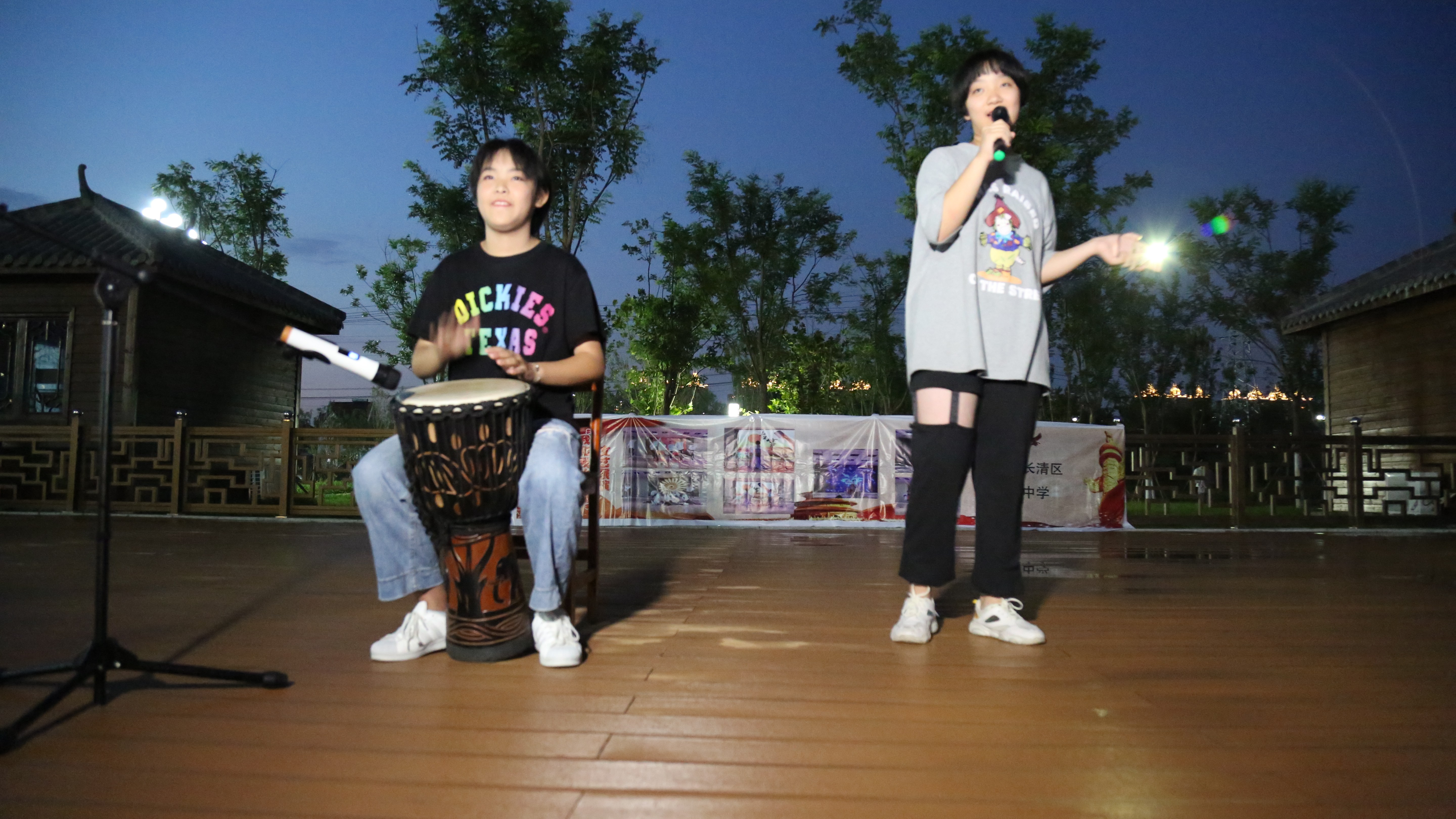 长清区实验中学举办"我和我的祖国"文艺汇演