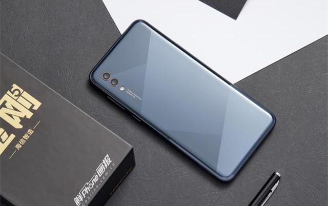 七夕就要电力充沛 海信手机金刚5助你随时随地续航不打烊