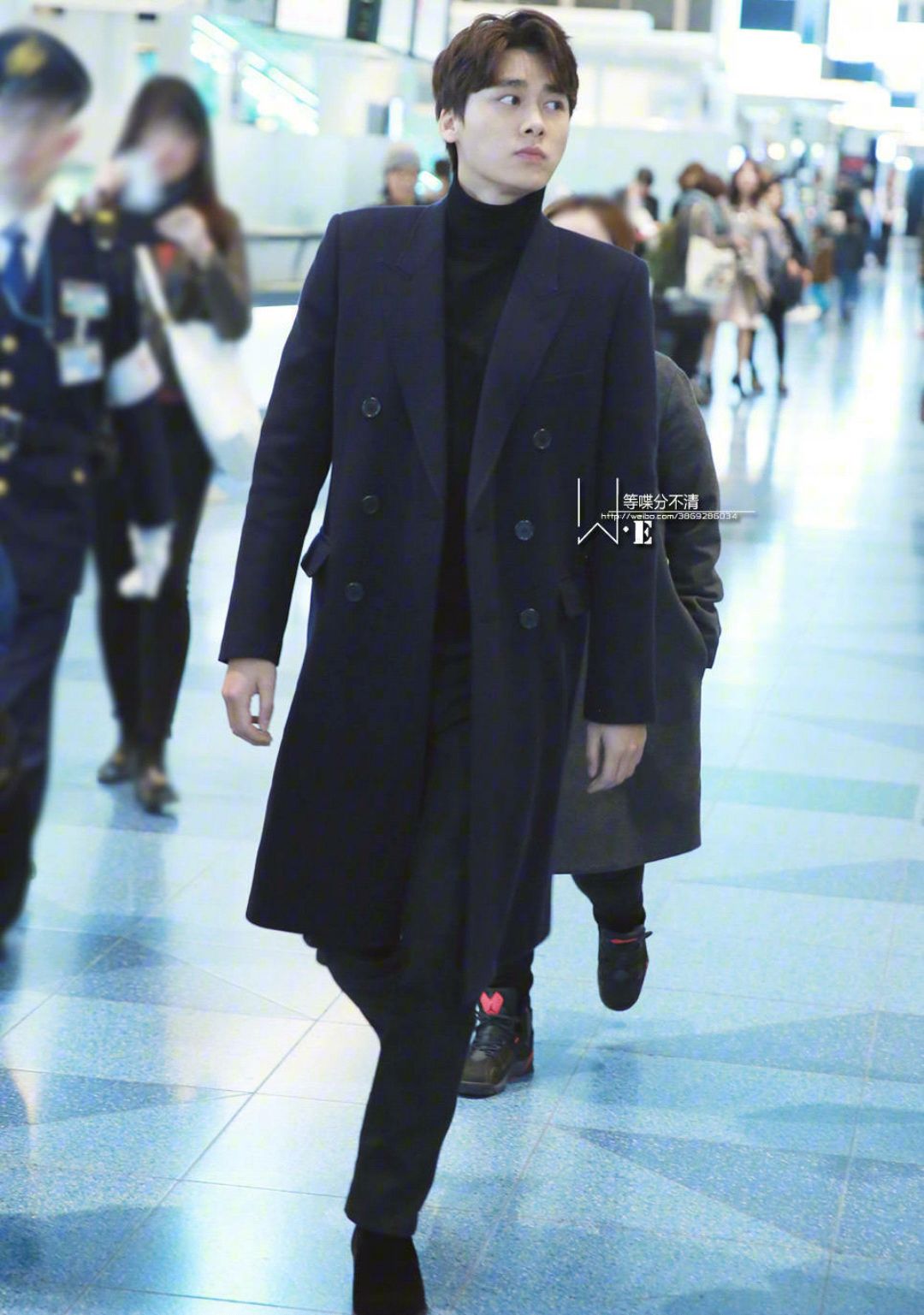 李易峰机场照,wuli峰峰好帅啊!有没有帅到你呢?