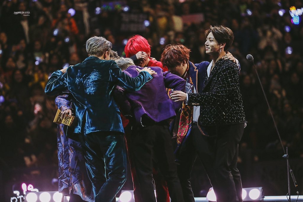 防弹少年团《love yourself 转 tear》获得2018年度最佳专辑