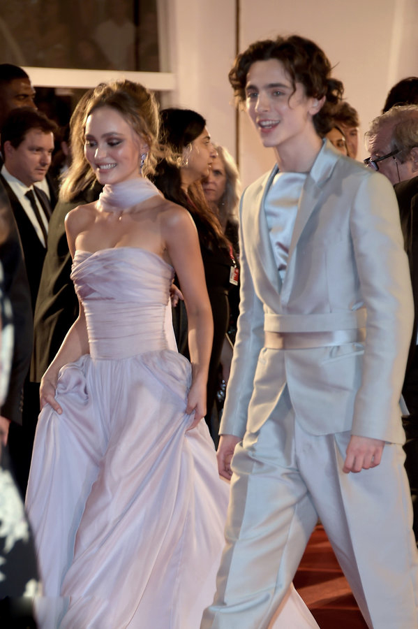 甜茶与女友相视凝望如王子公主,lily来头不小颜值高