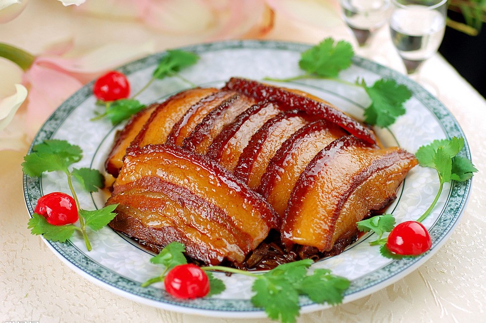 梅菜扣肉很好吃,就算有很多的肥肉也是非常美味