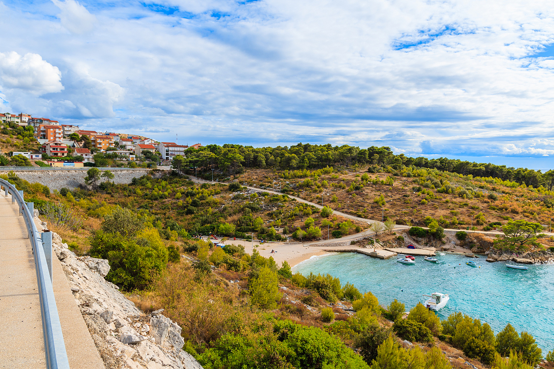 乌拉圭拥有丰富的历史,文化和自然景观,首都蒙得维的亚,科洛尼亚