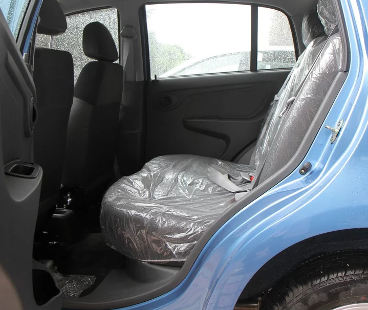 奇瑞汽车-奇瑞a1这款车的后排空间只能说一般,空间不是很宽敞,但是