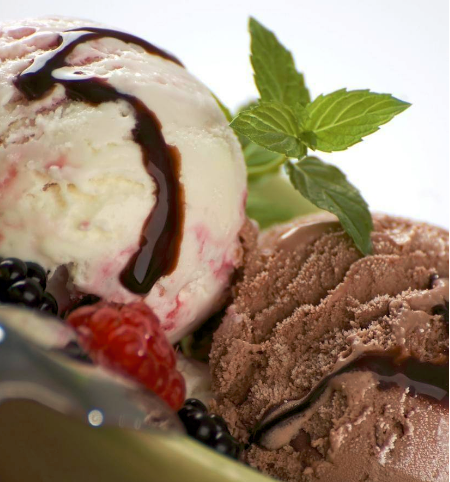 奶油冰淇淋:主要以"奶油"为原料制作的冰淇淋,口感润滑舒爽,但也同时