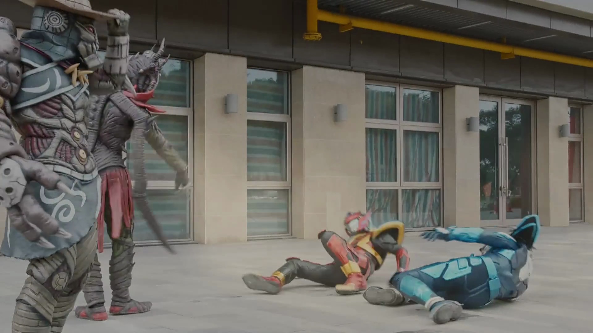 铠甲勇士:召唤人矛盾加深,马帅鹰帅再次决斗却惨遭怪兽偷袭!