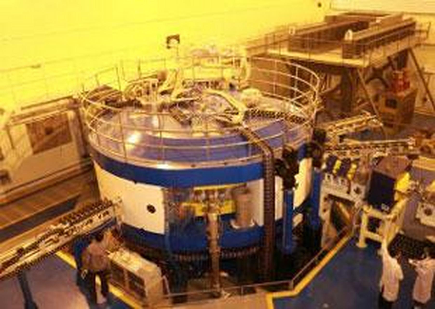 科普知识竞赛#回旋加速器是利用磁场和电场共同使带电粒子作回旋远