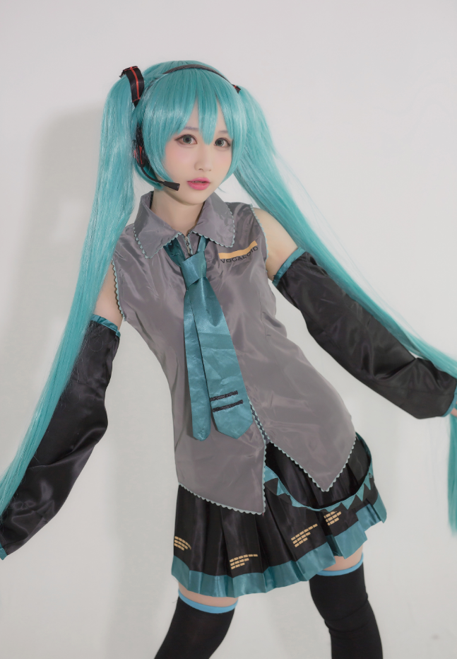 初音未来cos壁纸,公主殿下周年快乐!双马尾赛高小萝莉!