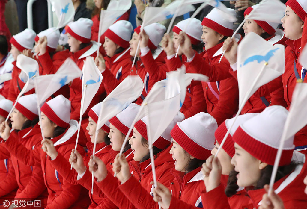 平昌冬奧會:實拍朝鮮拉拉隊在場邊為冰球隊吶喊助威