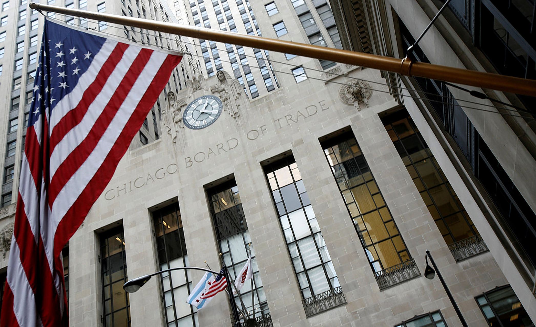 美国放开发债后都是发的短期债,用逆回购里面的热钱顶的.