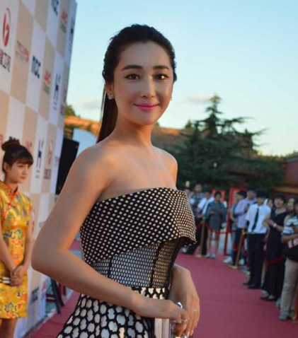 杜若溪:演技精湛的荧幕女演员,你认为呢?