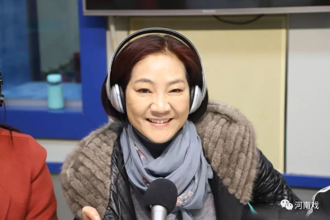 薪火相传||申凤梅弟子,义女李娟喜收12位新徒