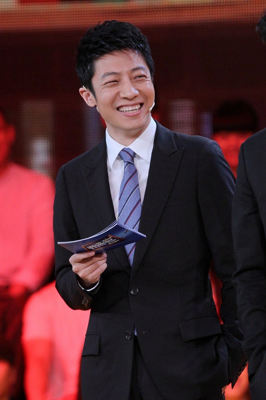 撒贝宁曾言:  "若你沉溺于手机,微博与电视,过着八十岁亦能为之的生活