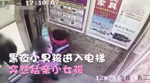 小学生逆天了,男孩电梯内狂亲小女孩