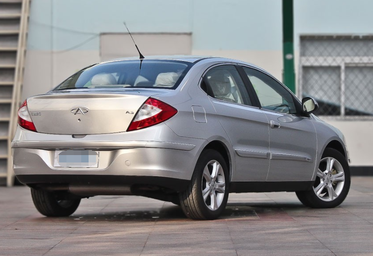 奇瑞a3三厢,造型非常新颖,车身上的轮廓富有张力