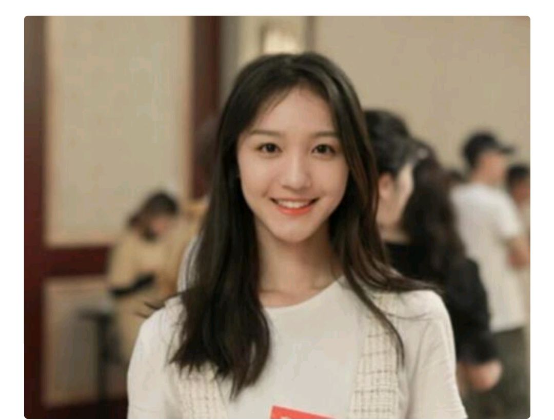 十八线艺人刘露大闹安检门,请问娱乐圈培养了多少膨胀的大咖?