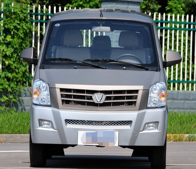 成功v1颜值很高,车身大气稳重,成熟的男人都喜欢