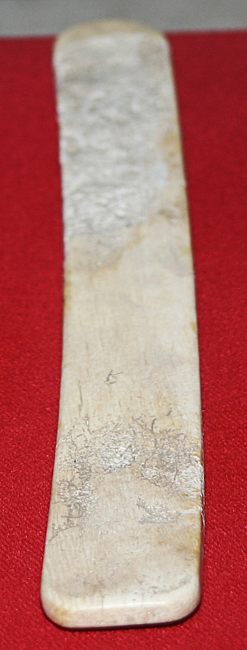 "笏板"的读音为 "hù bǎn",其中 "hù" 发第四声,"bǎn" 发第三声.