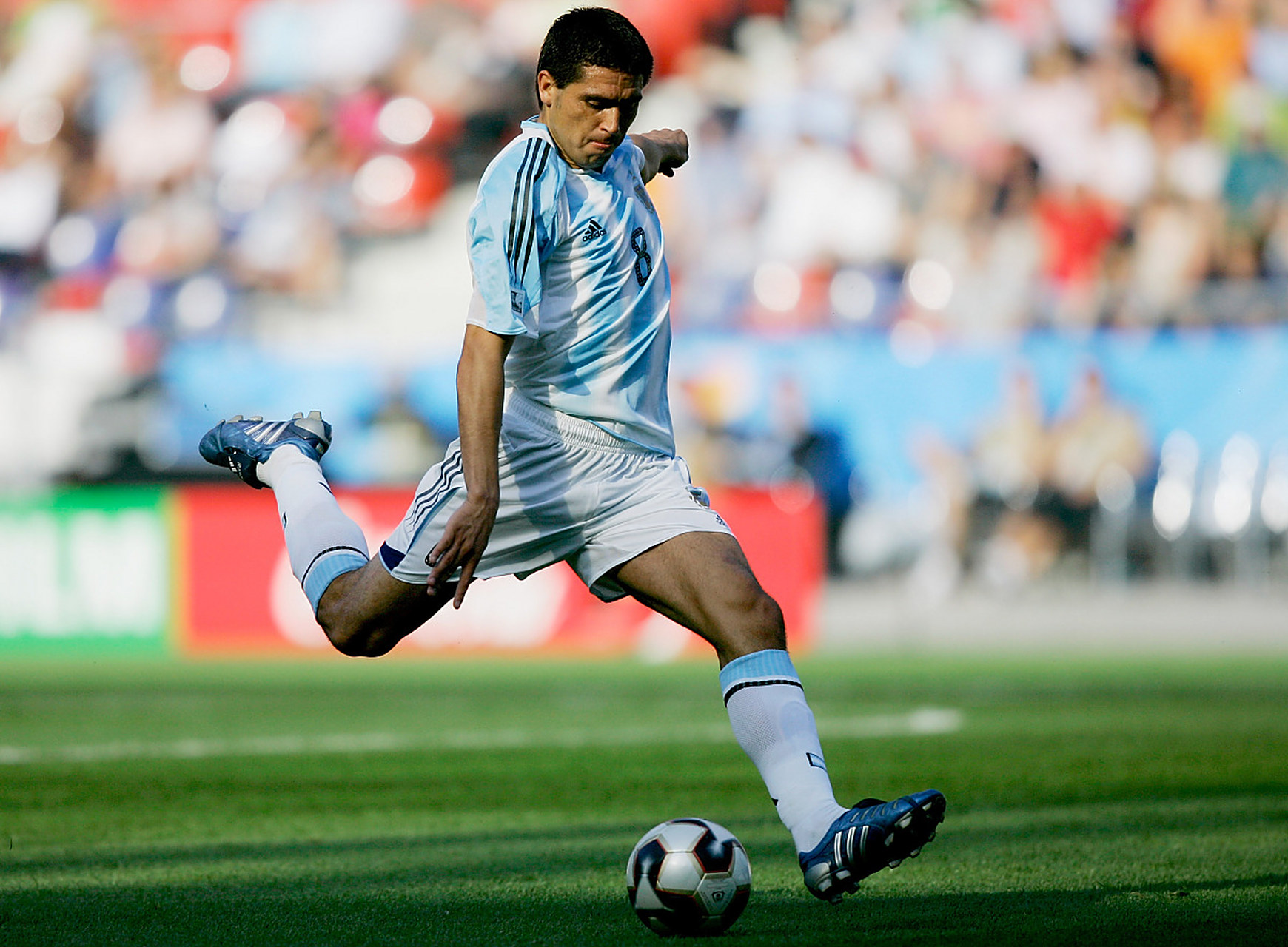 对此,最后的古典前腰里克尔梅表示:梅西将出席告别赛,对一些人来怂