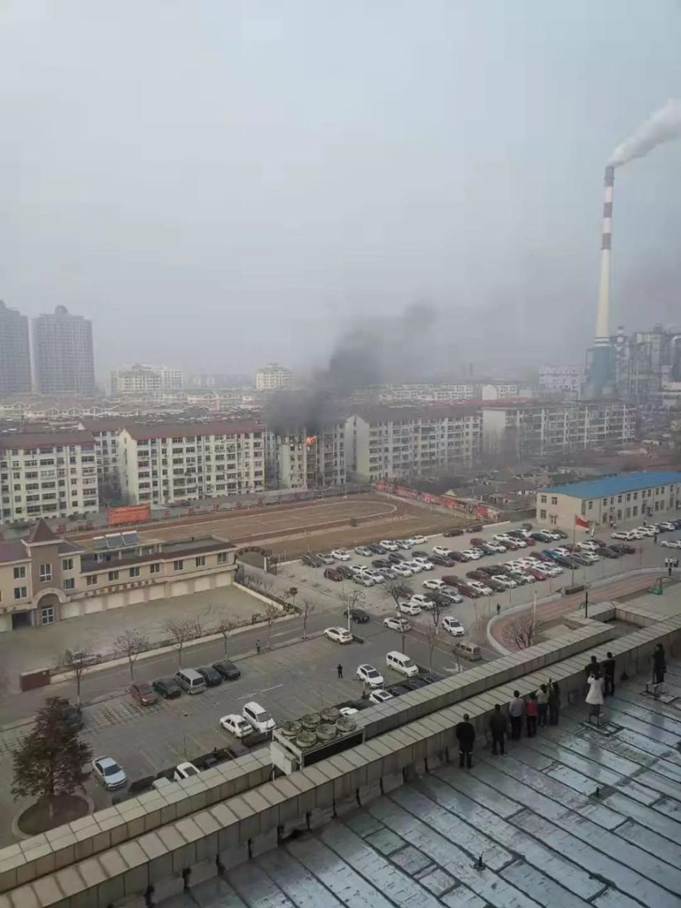 烟台一小区发生爆炸!火势剧烈,五分钟后消防车到达现场