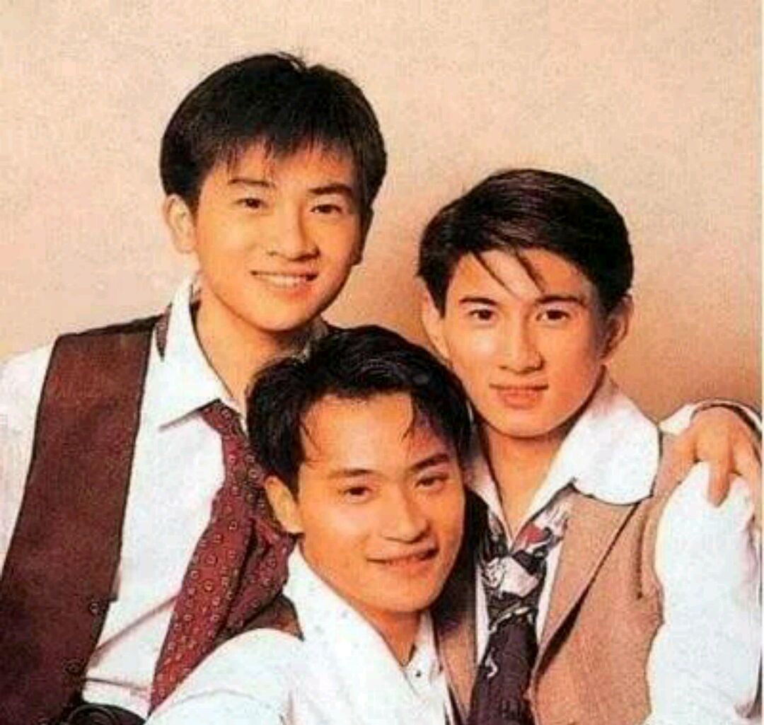 小虎队再聚首 吴奇隆,苏有朋,陈志朋三人同时发了这张照片