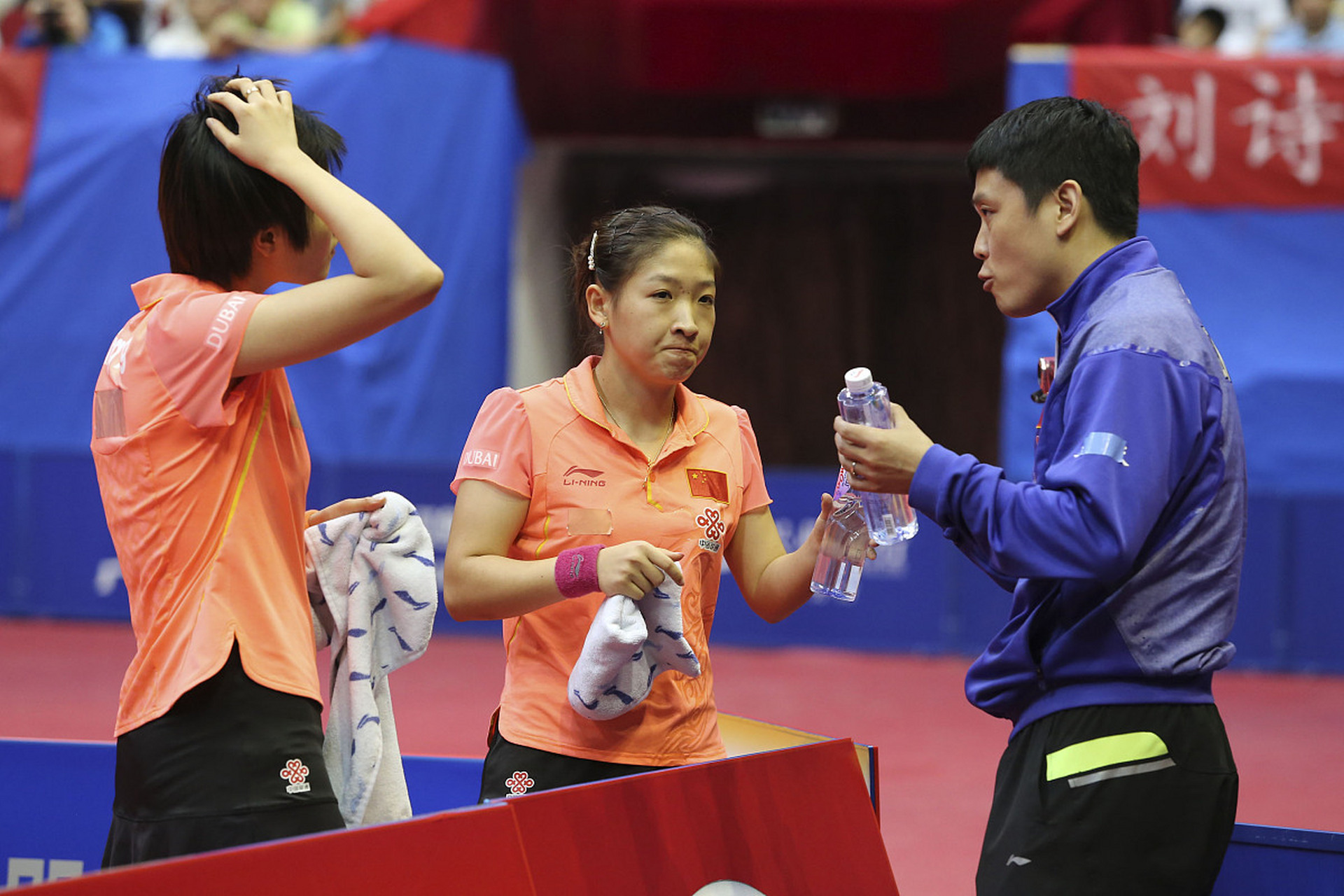 毕竟马龙没有职位,刘诗雯有.