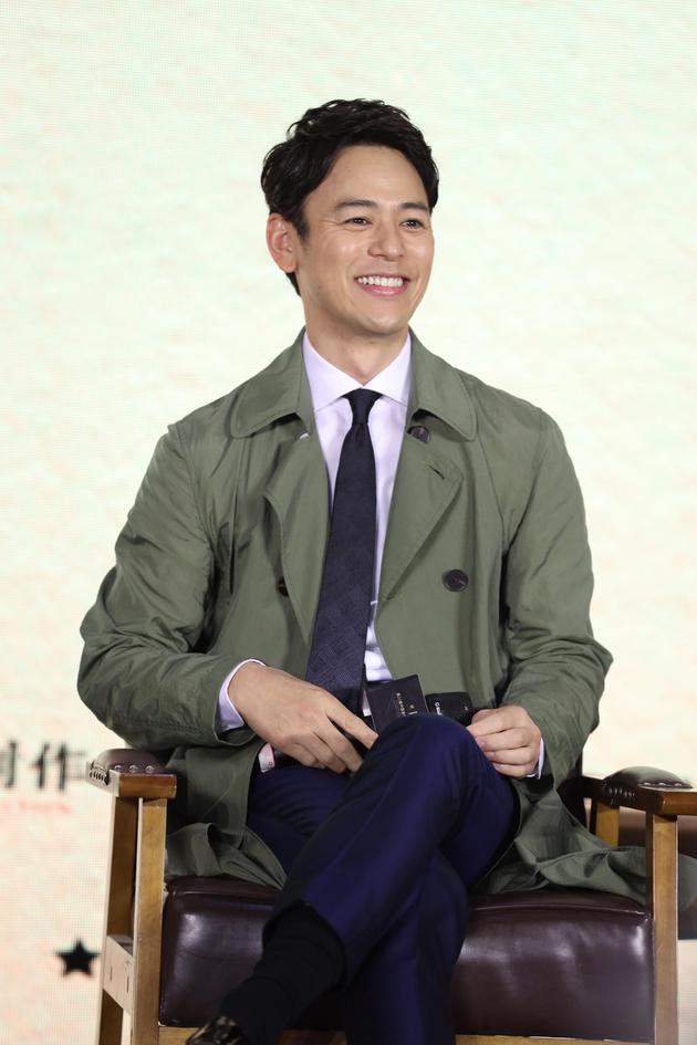 太让人心动!刘昊然教妻夫木聪说土味情话