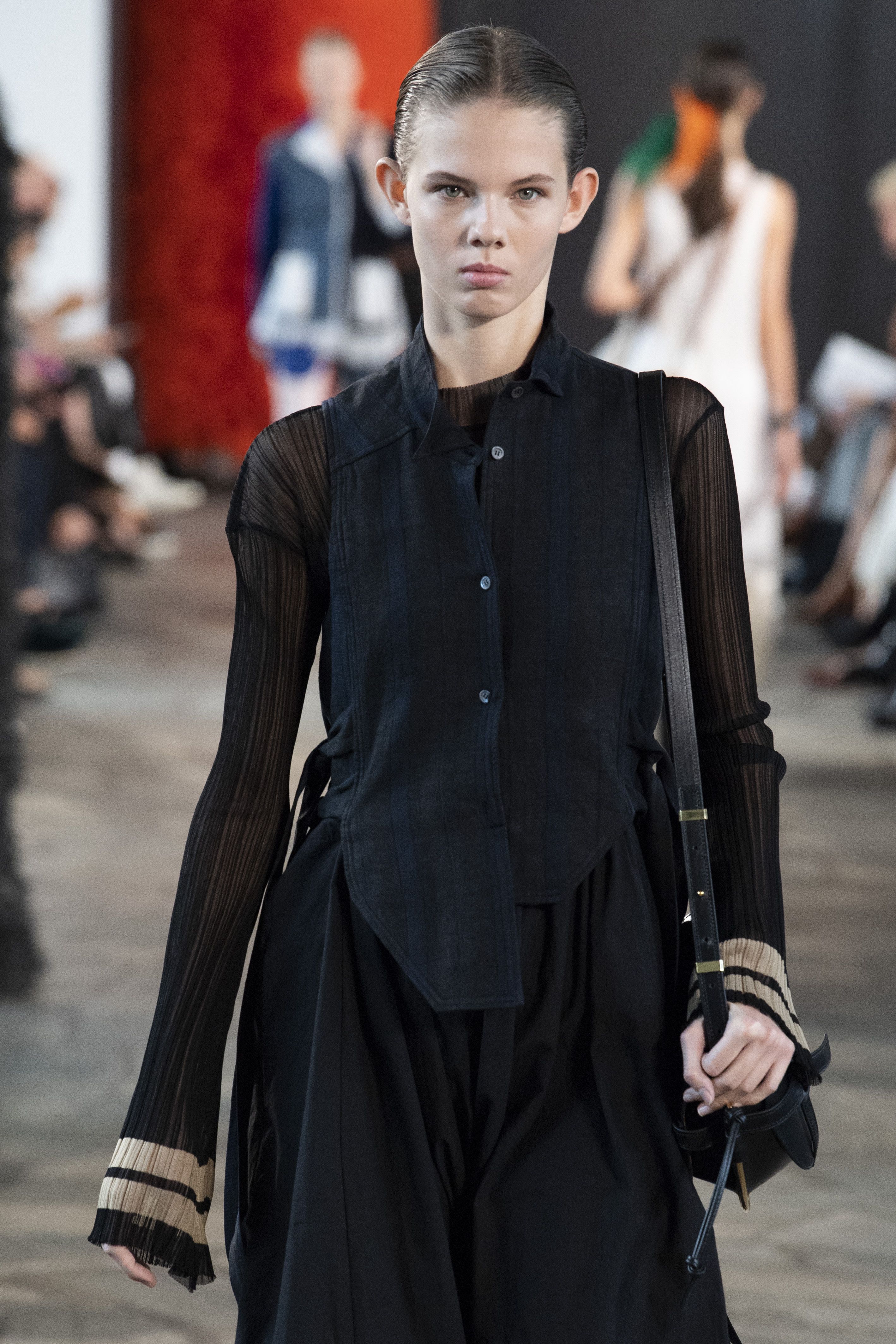 巴黎时装周——罗意威发布2019春夏女装新品(4)