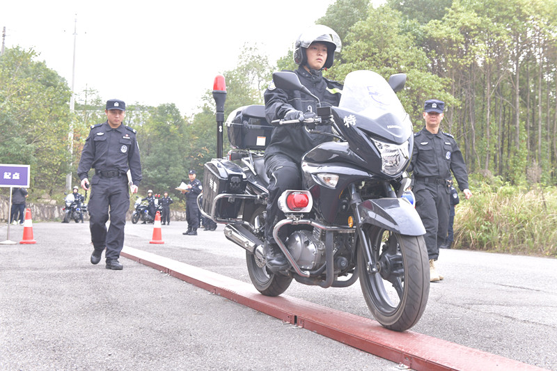 長沙特警警用摩托車技能比武 兩個科目專比