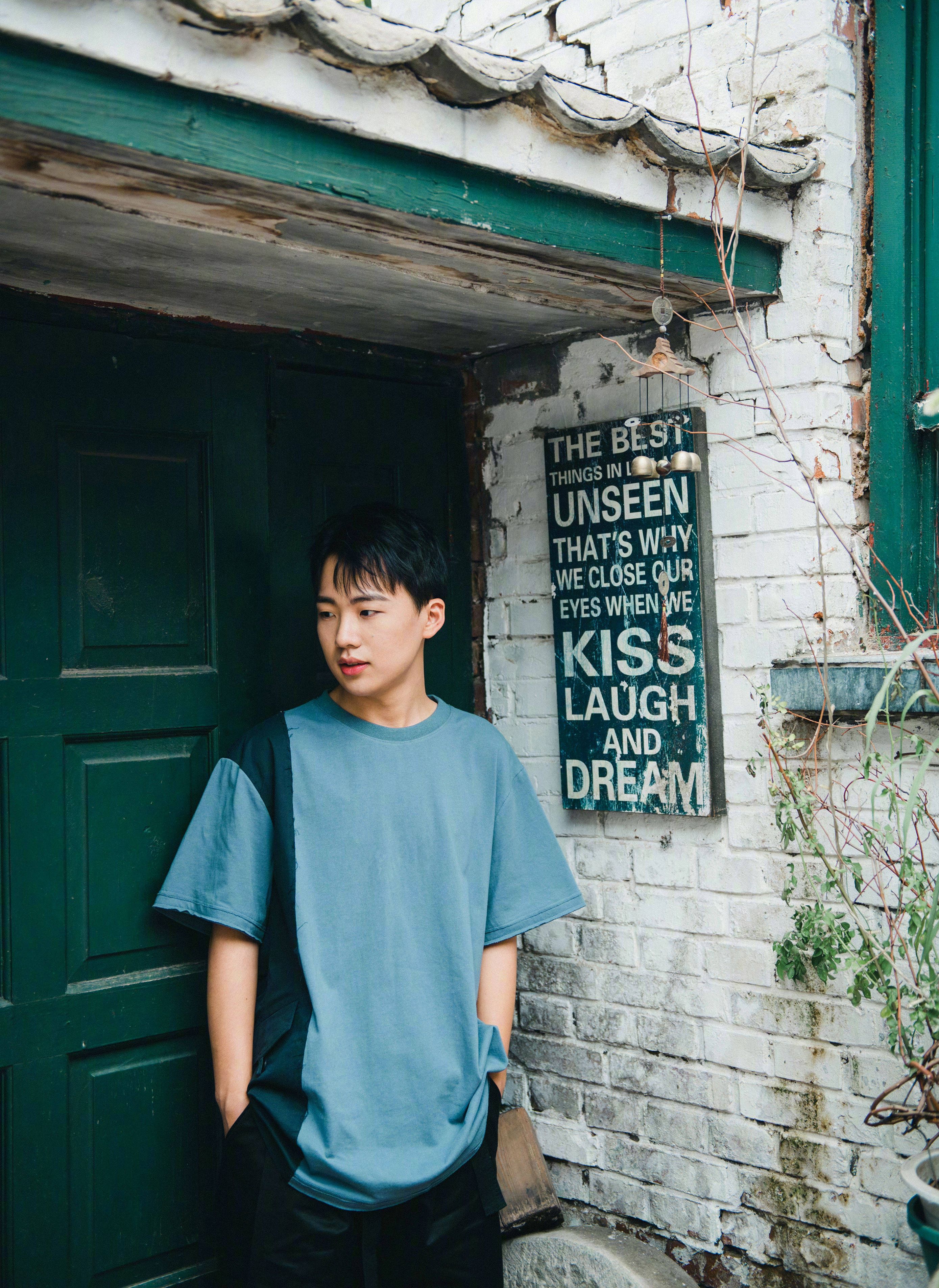 郭麒麟帅哥系街拍新照片第二弹,我们大林越来越可爱了啊!