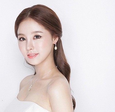 女人味十足的圆脸发型,彰显气质的同时还能美颜