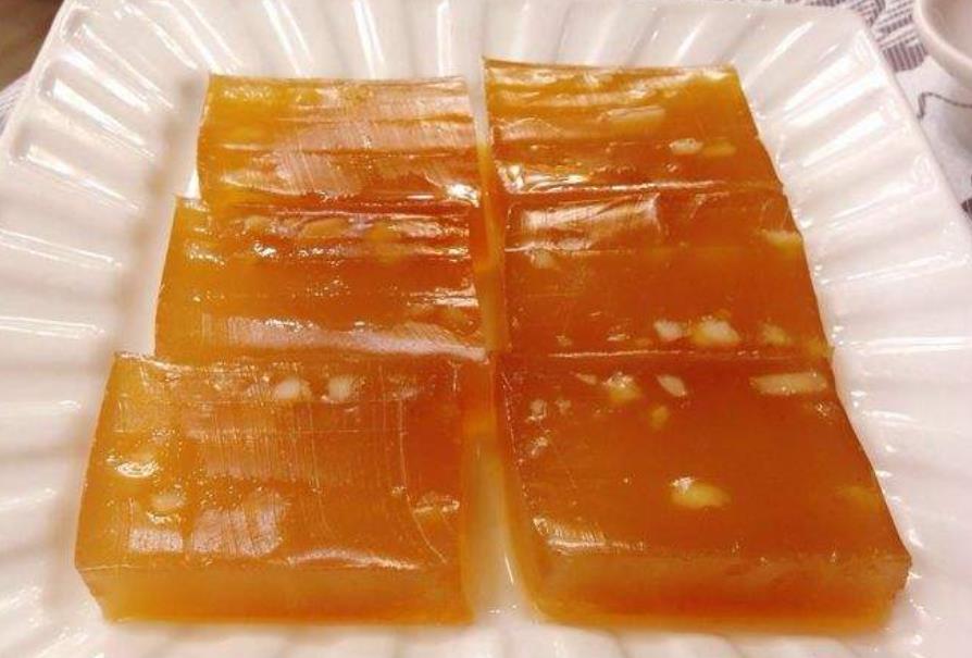 马蹄糕这样做,晶莹剔透,口感q弹爽滑,中间不发黏,越吃越上瘾