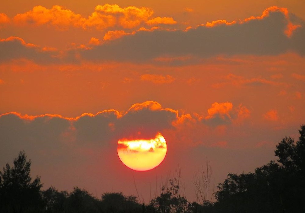 为什么秋天的太阳,没有夏天的太阳那样"火辣辣"的感觉?