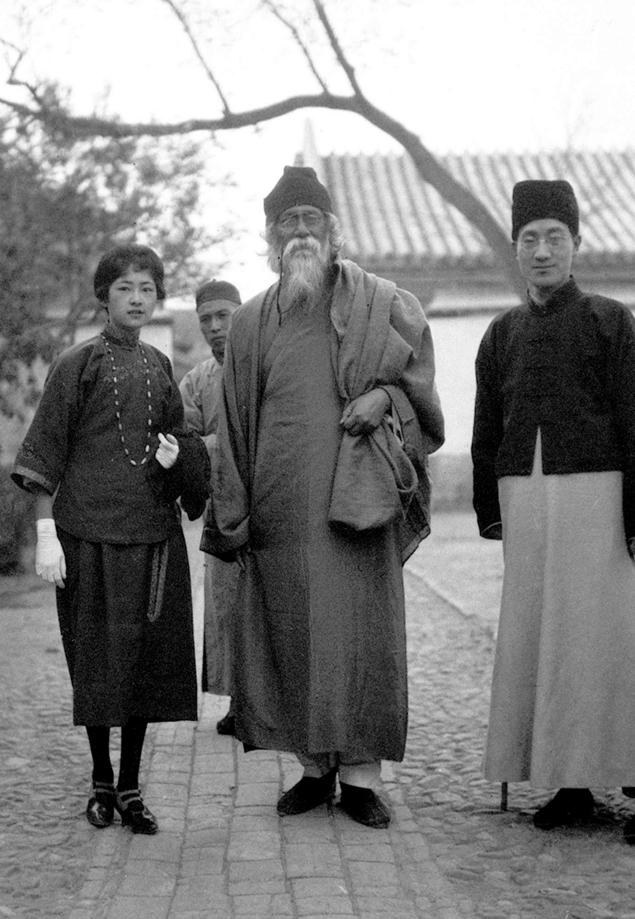 1924年初见后成忘年交,泰戈尔称徐志摩陆小曼为"儿子儿媳"